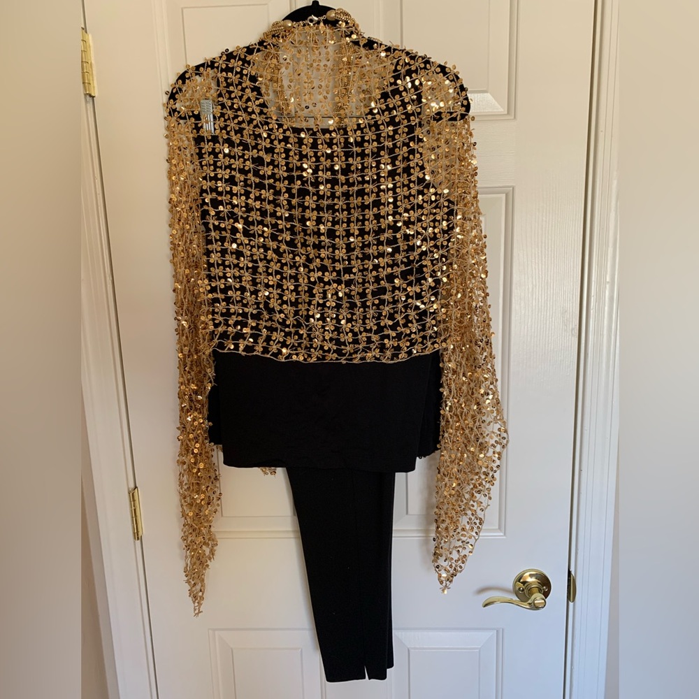 NWT GOLD sequined evening wrap / shawl. One size.  Stunning! - Picture 4 of 7